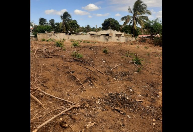 Un beau Terrain à vendre à lazaret sud sur la route de l'Université 